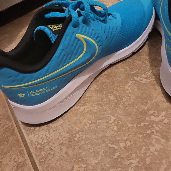 Nike Size 6 Ladies or kids 6Y - Picture 5 of 10